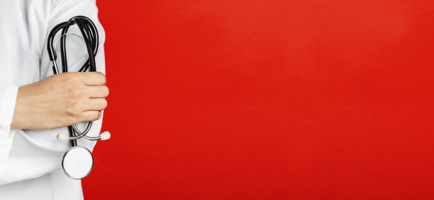 红色背景的医生图片下载
