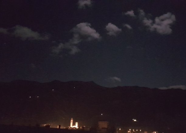 波比奥的夜晚，月亮图片下载