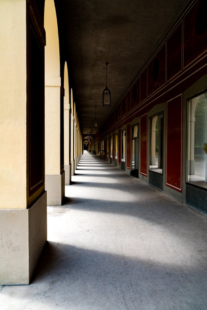 没有人在阴影里的拱门图片下载