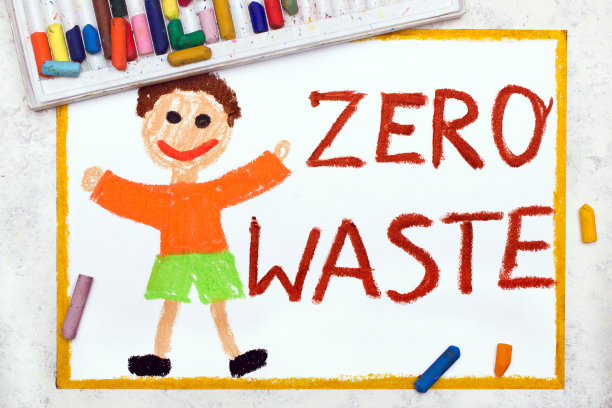 “零浪费”的概念。微笑的男孩和文字。“零浪费”。彩色图画照片。手绘插图。图片下载