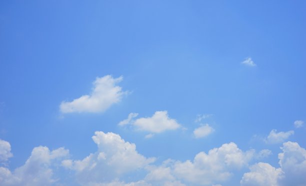 清澈的天空图片下载