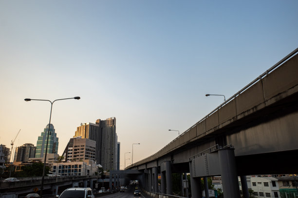 走出隧道图片下载