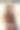戴着帽子、皮包、流苏披肩和配饰的时尚波西米亚风女人在墨镜里微笑。旅行者女孩在山上海滩附近。夏日旅行。图片下载