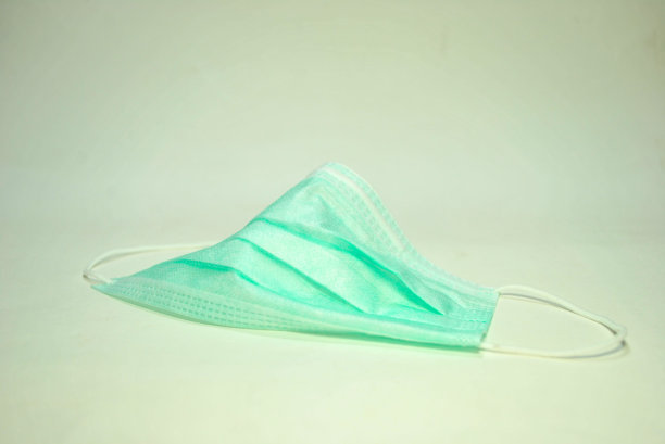 白色背景的卫生口罩图片下载