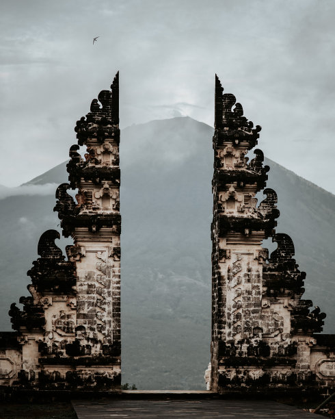 Pura Lempuyang寺的大门图片下载