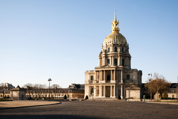 2020年欧洲大流行期间，荣军院和街道上空无一人。图片下载