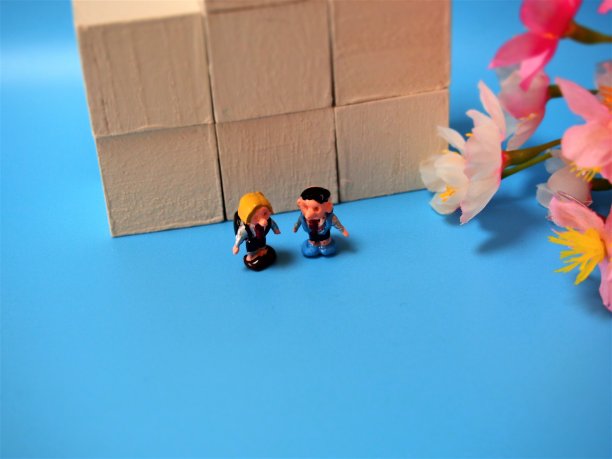 景观照片采用微型人偶两人小学入学典礼和毕业典礼①图片下载