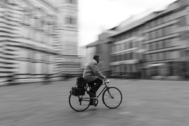 在佛罗伦萨的街头。图片下载