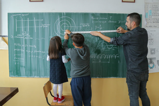 小孩图片素材ID：354139158