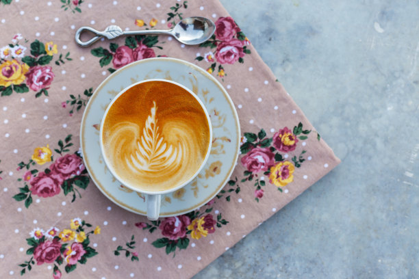 顶视图卡布奇诺咖啡孤立的白色背景图片下载