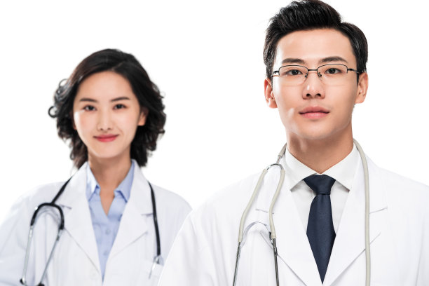 自信的两位青年医生图片下载