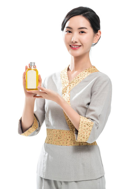 美容院里的青年美容师图片下载