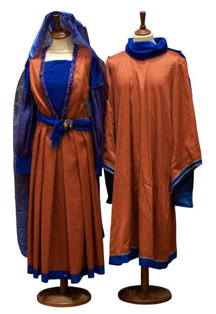 古色古香的连衣裙，连衣裙孤立在白色之上图片下载