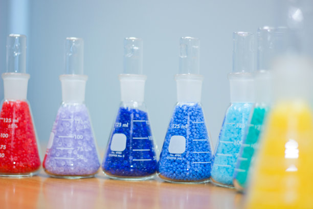 用于工业制造的彩色塑料聚氯乙烯化合物。背景艺术品横幅设计图片下载