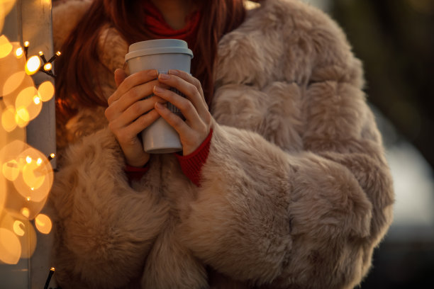 可重复使用的热饮是你在寒冷的冬天最好的伴侣图片下载