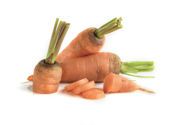 白色背景上的新鲜成熟的樱桃番茄(茄属番茄)。茄科)。图片下载