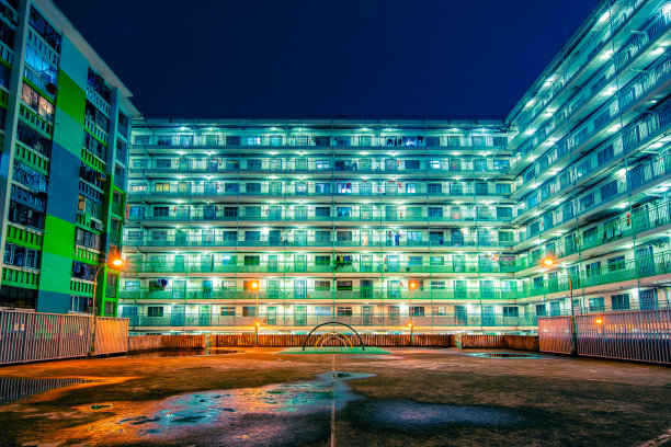 标志性的香港住宅区，晚上的公共房屋图片下载