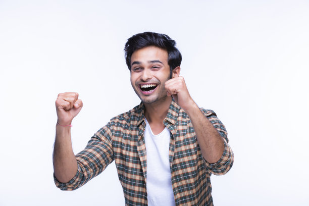 白色背景上的年轻人-库存图片图片下载