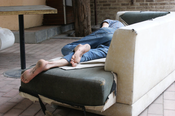 可怜的人图片下载