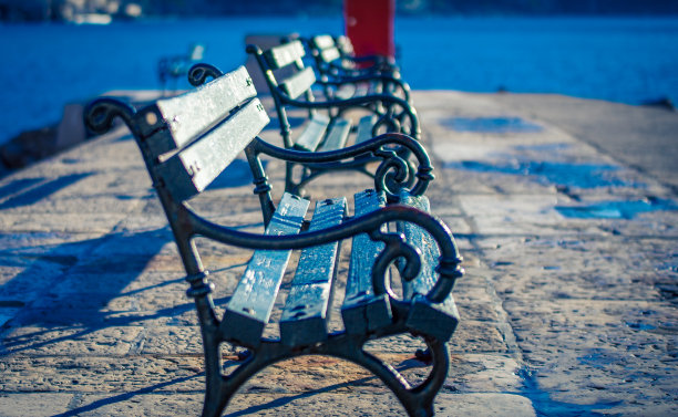 公园长椅上的日出图片下载