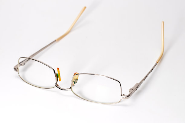 眼镜上隔离白色光学眼镜。近距离图片下载