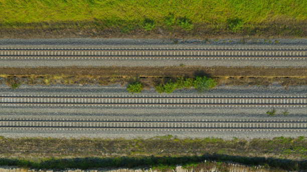 无人机航拍铁路和火车图片下载