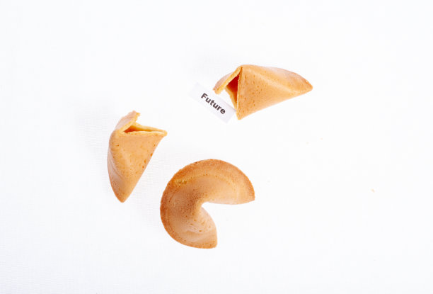 幸运饼干在白色背景上打开，上面写着“未来”图片下载