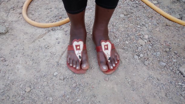 非洲手工皮凉鞋图片下载