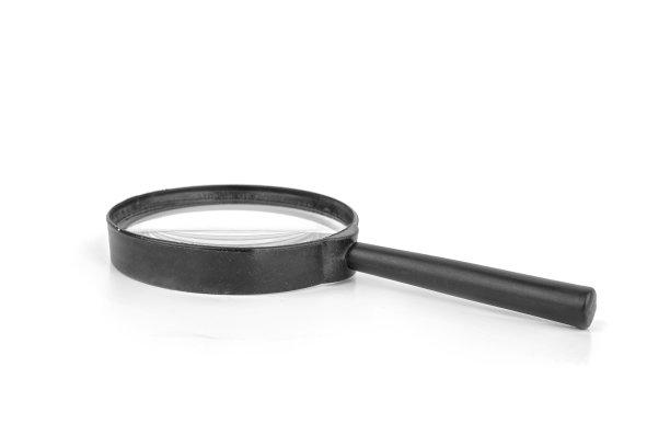 黑色放大镜孤立在白色背景上。图片下载