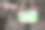 手持电视遥控器与医疗手套。待在家里和新冠肺炎概念。图片下载