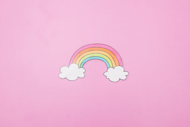 插图照片的彩虹和云彩在粉红色的背景图片下载