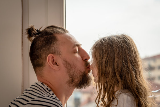 父亲和女儿图片下载