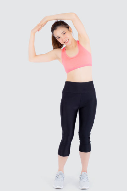 年轻亚洲女性做拉伸运动，保持健康图片下载