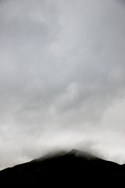 庇里牛斯山图片下载