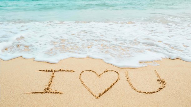 海中的贝壳，海浪，在沙滩上写海我爱你在夏天的沙滩图片下载