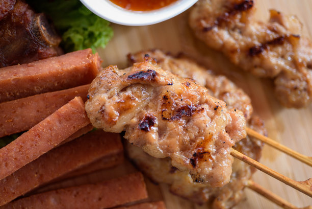 猪肉串的近景图片下载