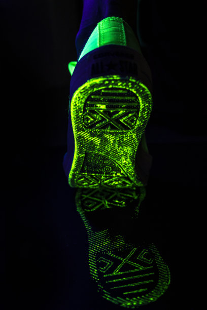 霓虹跑鞋图片下载