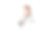 生病的年轻女人坐在笔记本电脑前，擤着鼻涕图片下载