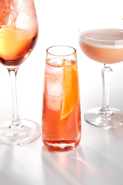 内格罗尼汤力鸡尾酒图片下载