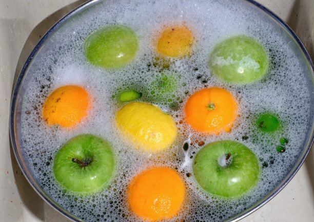 用肥皂水洗水果图片下载