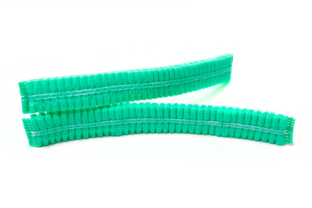 在手术室白色背景上戴的帽子图片下载