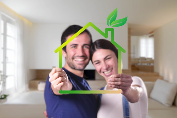 刚买了房子正在搬家的一对相爱的情侣肖像图片下载