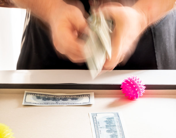 货币转手非常快，所有纸币都携带着冠状病毒图片下载