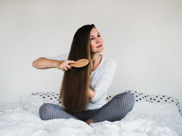水疗护理后的年轻漂亮女人（特写）图片下载