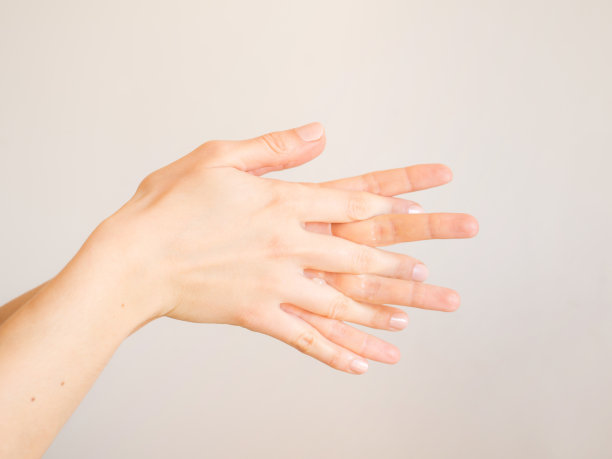 女性用洗手液洗手图片下载