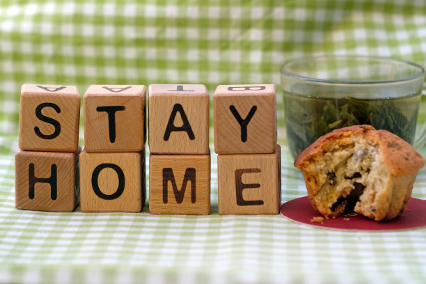 碑文留在家里的绿色背景。图片下载