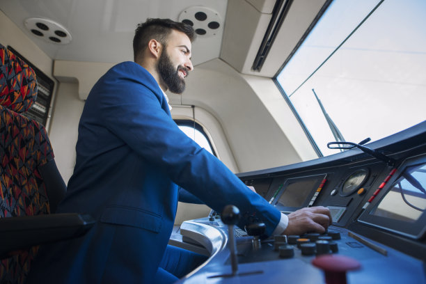 地铁司机和操作员。图片下载