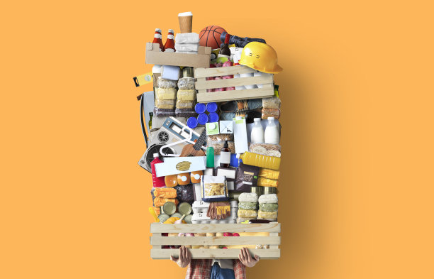 人类手里拿着一大堆食物图片下载