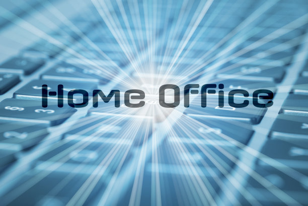 一台电脑和一个家庭办公室图片下载