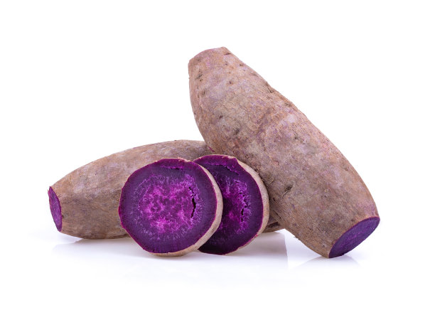 紫色山药在孤立的白色背景上。全景深图片下载
